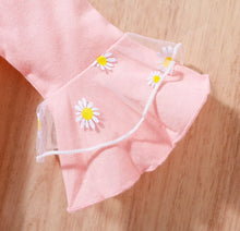 Load image into Gallery viewer, Pink daisy ruffled outfit