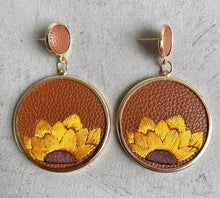 Load image into Gallery viewer, Leather sunflower earrings