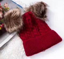 Load image into Gallery viewer, Pom Pom hat