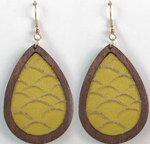 Load image into Gallery viewer, Teardrop snakeskin wooden earrings