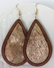 Load image into Gallery viewer, Teardrop horse hair wooden earrings