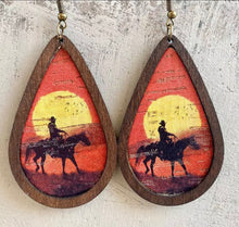 Load image into Gallery viewer, Western Wooden raindrop earrings