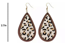 Load image into Gallery viewer, Teardrop horse hair wooden earrings