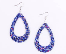 Load image into Gallery viewer, Hollowed out teardrop earrings