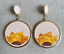 Load image into Gallery viewer, Leather sunflower earrings