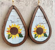 Load image into Gallery viewer, Western Wooden raindrop earrings